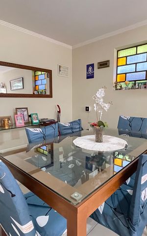 Casa à venda com 196m², 4 quartos e 2 vagas Casa à venda com 196m², 4 quartos e 2 vagasSala