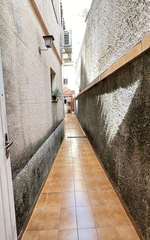 Casa à venda com 196m², 4 quartos e 2 vagas Casa à venda com 196m², 4 quartos e 2 vagasCorredor Lateral