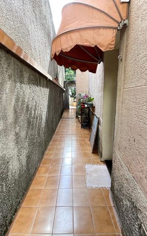 Casa à venda com 196m², 4 quartos e 2 vagas Casa à venda com 196m², 4 quartos e 2 vagasCorredor Lateral