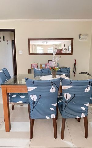Casa à venda com 196m², 4 quartos e 2 vagas Casa à venda com 196m², 4 quartos e 2 vagasSala