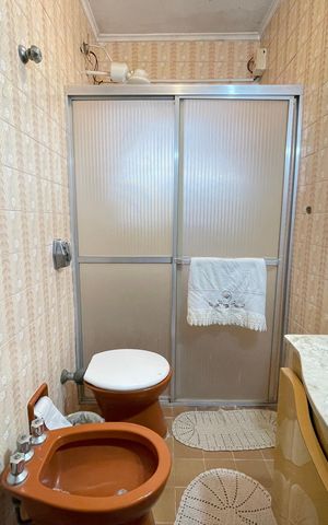 Casa à venda com 196m², 4 quartos e 2 vagas Casa à venda com 196m², 4 quartos e 2 vagasBanheiro 1