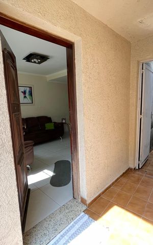 Casa à venda com 196m², 4 quartos e 2 vagas Casa à venda com 196m², 4 quartos e 2 vagasEntrada