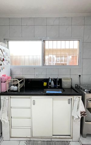Casa à venda com 196m², 4 quartos e 2 vagas Casa à venda com 196m², 4 quartos e 2 vagasCozinha