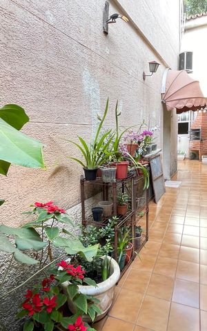 Casa à venda com 196m², 4 quartos e 2 vagas Casa à venda com 196m², 4 quartos e 2 vagasCorredor Lateral
