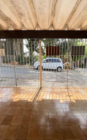 Casa à venda com 196m², 4 quartos e 2 vagas Casa à venda com 196m², 4 quartos e 2 vagasGaragem