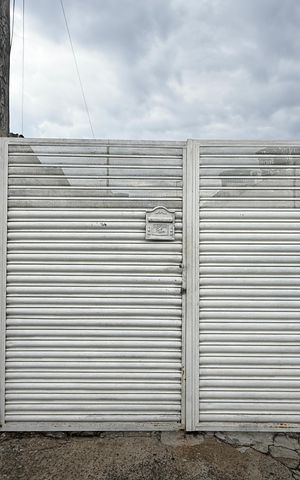 Casa para alugar com 90m², 3 quartos e 3 vagas Casa para alugar com 90m², 3 quartos e 3 vagasFachada