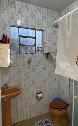 Casa para alugar com 66m², 2 quartos e sem vaga Casa para alugar com 66m², 2 quartos e sem vagaBanheiro