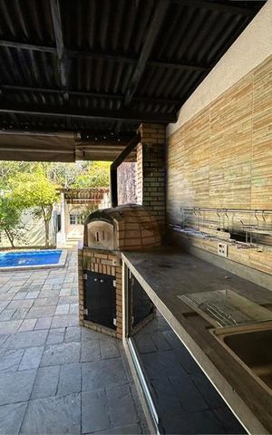 Casa à venda com 334m², 4 quartos e 4 vagas