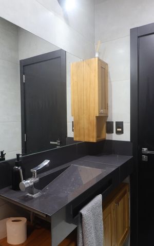 Casa de condomínio à venda com 138m², 3 quartos e 2 vagasBanheiro 