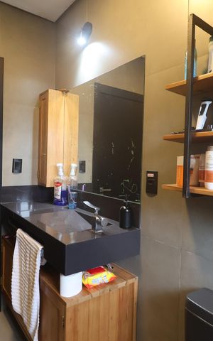 Casa de condomínio à venda com 138m², 3 quartos e 2 vagasBanheiro suíte
