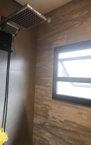 Casa de condomínio à venda com 138m², 3 quartos e 2 vagasBanheiro suíte