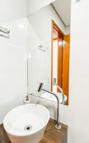 Casa à venda com 180m², 3 quartos e 2 vagas Casa à venda com 180m², 3 quartos e 2 vagasBanheiro de serviço