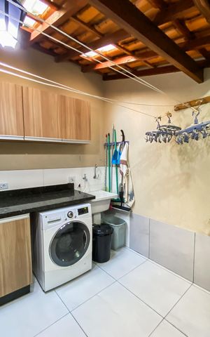 Casa à venda com 180m², 3 quartos e 2 vagas Casa à venda com 180m², 3 quartos e 2 vagasÁrea de Serviço