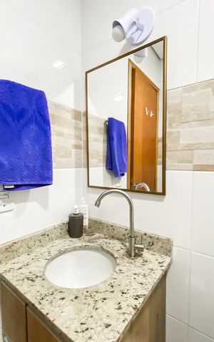 Casa à venda com 180m², 3 quartos e 2 vagas Casa à venda com 180m², 3 quartos e 2 vagasBanheiro