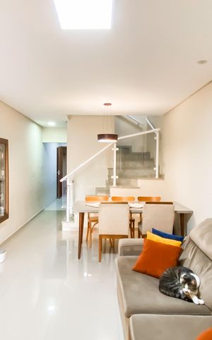 Casa à venda com 180m², 3 quartos e 2 vagas Casa à venda com 180m², 3 quartos e 2 vagasSala