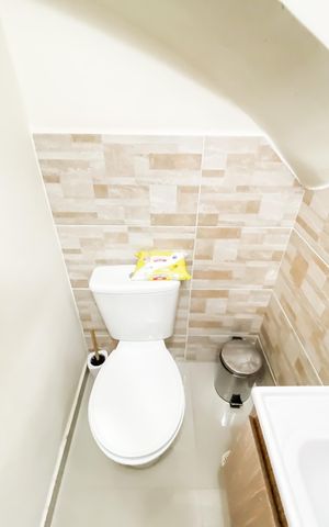 Casa à venda com 180m², 3 quartos e 2 vagas Casa à venda com 180m², 3 quartos e 2 vagasLavabo