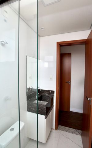 Apartamento à venda com 80m², 2 quartos e 2 vagas Apartamento à venda com 80m², 2 quartos e 2 vagasBanheiro da Suíte