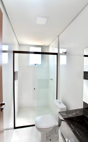 Apartamento à venda com 80m², 2 quartos e 2 vagas Apartamento à venda com 80m², 2 quartos e 2 vagasBanheiro da Suíte