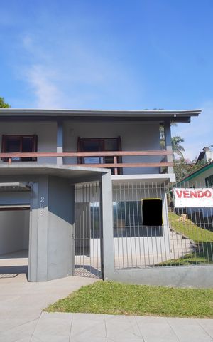 Casa à venda com 159m², 2 quartos e 4 vagasFachada