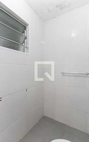 Casa à venda com 120m², 4 quartos e 2 vagas Casa à venda com 120m², 4 quartos e 2 vagasBanheiro (casa 2)