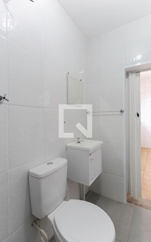 Casa à venda com 120m², 4 quartos e 2 vagas Casa à venda com 120m², 4 quartos e 2 vagasBanheiro (casa 2)