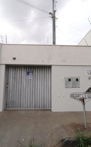 Casa para alugar com 50m², 2 quartos e 1 vagaPlaquinha