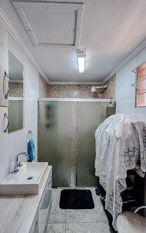 Casa à venda com 120m², 3 quartos e 1 vagaBanheiro