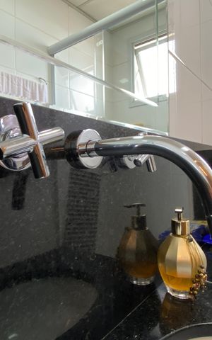 Apartamento à venda com 54m², 2 quartos e 1 vaga Apartamento à venda com 54m², 2 quartos e 1 vagaBanheiro social