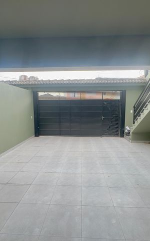 Casa à venda com 160m², 3 quartos e 5 vagas Casa à venda com 160m², 3 quartos e 5 vagasGaragem