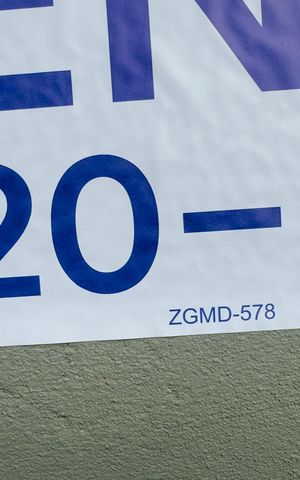 Casa à venda com 160m², 3 quartos e 5 vagas Casa à venda com 160m², 3 quartos e 5 vagasCódigo da placa ZGMD-578