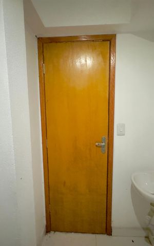 Casa à venda com 160m², 3 quartos e 5 vagas Casa à venda com 160m², 3 quartos e 5 vagasLavabo da garagem