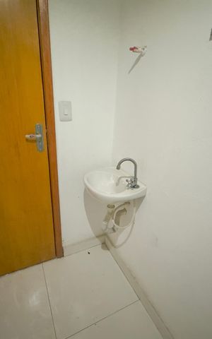 Casa à venda com 160m², 3 quartos e 5 vagas Casa à venda com 160m², 3 quartos e 5 vagasLavabo da garagem
