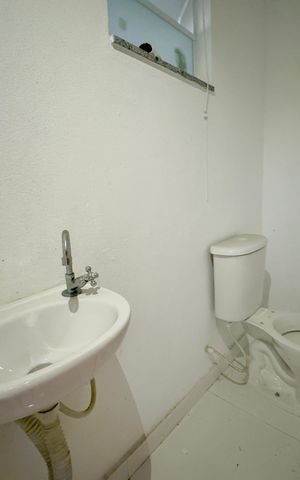 Casa à venda com 160m², 3 quartos e 5 vagas Casa à venda com 160m², 3 quartos e 5 vagasLavabo da garagem