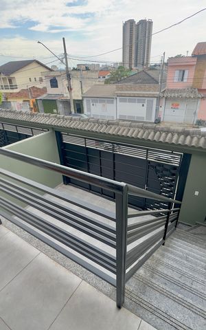 Casa à venda com 160m², 3 quartos e 5 vagas Casa à venda com 160m², 3 quartos e 5 vagasVaranda