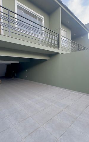 Casa à venda com 160m², 3 quartos e 5 vagas Casa à venda com 160m², 3 quartos e 5 vagasGaragem