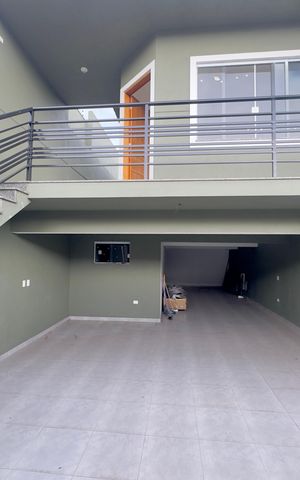 Casa à venda com 160m², 3 quartos e 5 vagas Casa à venda com 160m², 3 quartos e 5 vagasGaragem