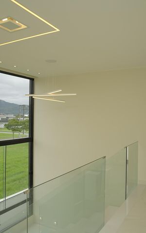 Casa de condomínio para alugar com 258m², 3 quartos e 4 vagas Casa de condomínio para alugar com 258m², 3 quartos e 4 vagasCorredor