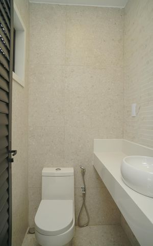 Casa de condomínio para alugar com 258m², 3 quartos e 4 vagas Casa de condomínio para alugar com 258m², 3 quartos e 4 vagasBanheiro de serviço