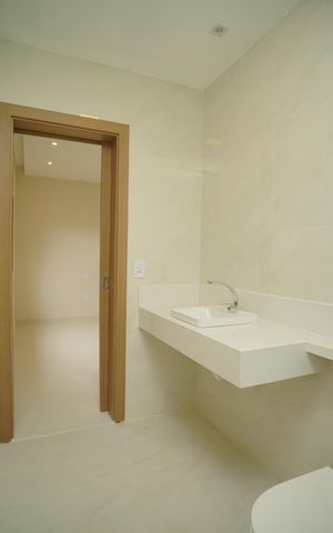Casa de condomínio para alugar com 258m², 3 quartos e 4 vagas Casa de condomínio para alugar com 258m², 3 quartos e 4 vagasBanheiro do Quarto 1