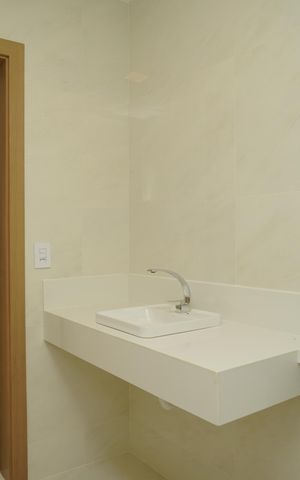 Casa de condomínio para alugar com 258m², 3 quartos e 4 vagas Casa de condomínio para alugar com 258m², 3 quartos e 4 vagasBanheiro do Quarto 1