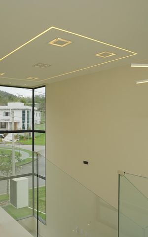 Casa de condomínio para alugar com 258m², 3 quartos e 4 vagas Casa de condomínio para alugar com 258m², 3 quartos e 4 vagasCorredor