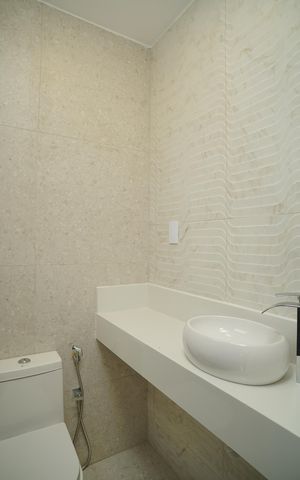 Casa de condomínio para alugar com 258m², 3 quartos e 4 vagas Casa de condomínio para alugar com 258m², 3 quartos e 4 vagasBanheiro de serviço