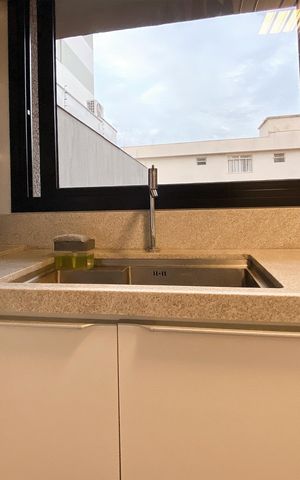 Casa à venda com 450m², 4 quartos e 4 vagas Casa à venda com 450m², 4 quartos e 4 vagasÁrea de Serviço