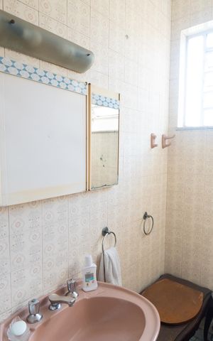 Casa à venda com 290m², 4 quartos e 4 vagas Casa à venda com 290m², 4 quartos e 4 vagasBanheiro social