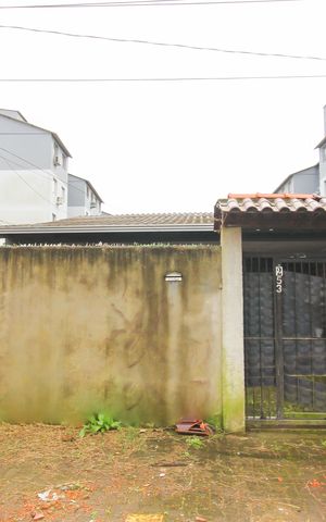 Casa à venda com 106m², 2 quartos e 2 vagas Casa à venda com 106m², 2 quartos e 2 vagasFachada