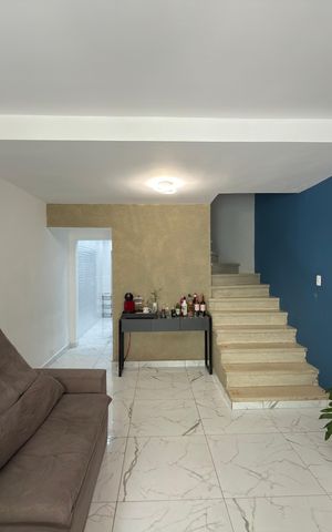 Casa à venda com 100m², 3 quartos e 1 vaga Casa à venda com 100m², 3 quartos e 1 vagaSala