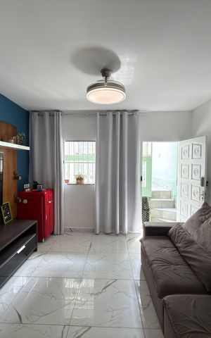 Casa à venda com 100m², 3 quartos e 1 vaga Casa à venda com 100m², 3 quartos e 1 vagaSala