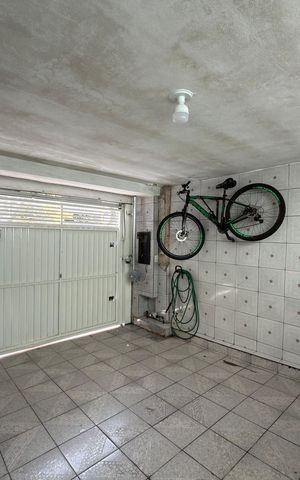 Casa à venda com 100m², 3 quartos e 1 vaga Casa à venda com 100m², 3 quartos e 1 vagaGaragem