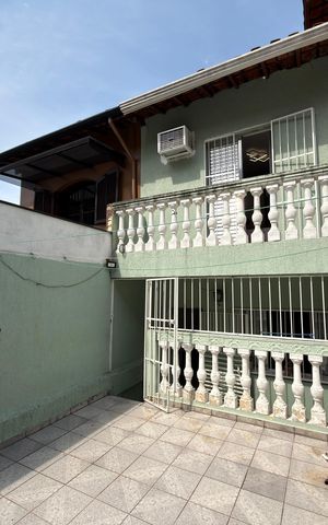 Casa à venda com 100m², 3 quartos e 1 vaga Casa à venda com 100m², 3 quartos e 1 vagaSala Varanda