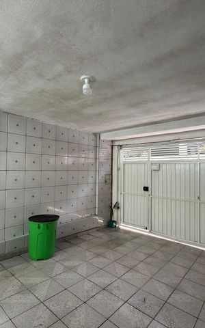Casa à venda com 100m², 3 quartos e 1 vaga Casa à venda com 100m², 3 quartos e 1 vagaGaragem